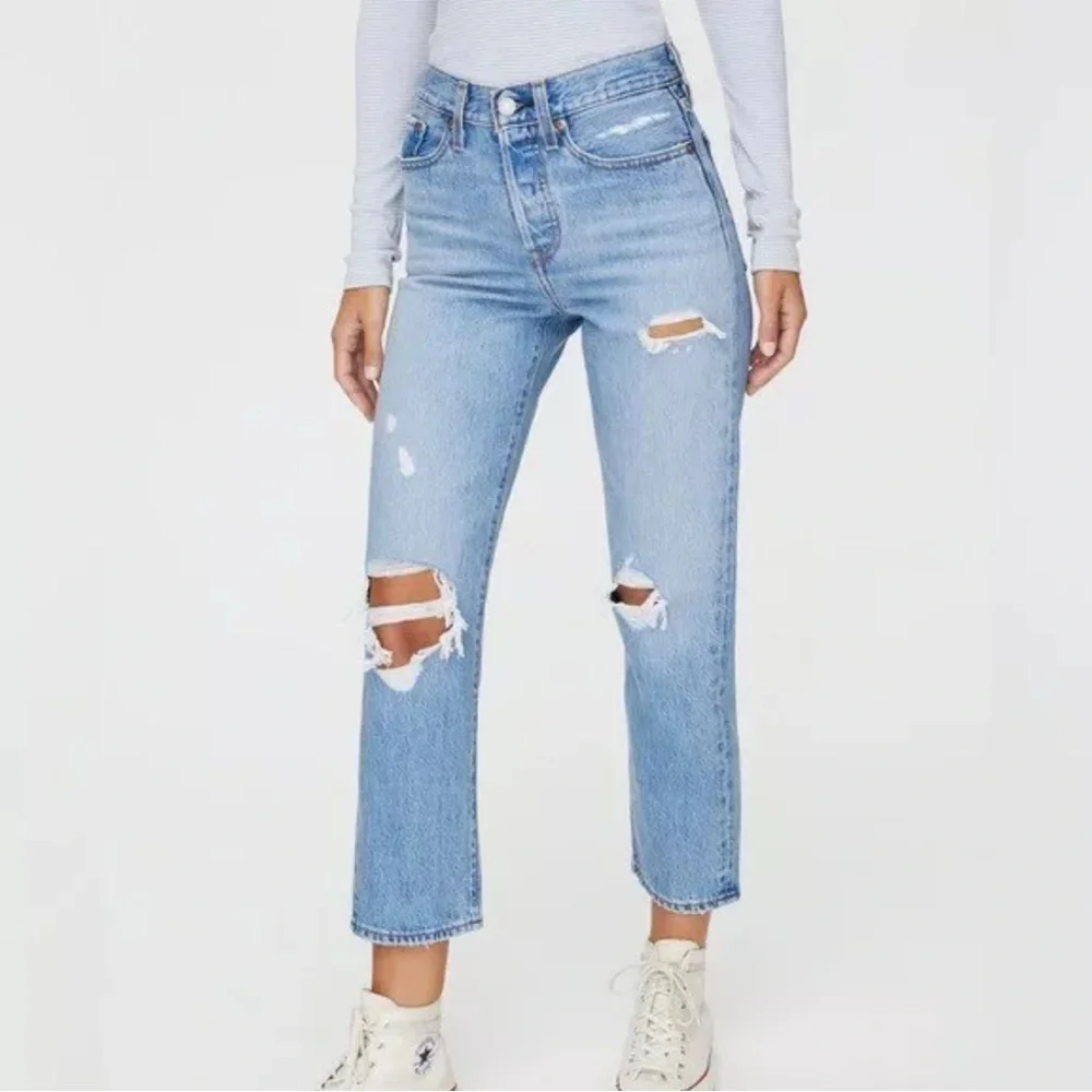 Levi’s Wedgie Straight Distressed High Rise Jeans in Light Blue Size 28 - Picture 1 of 15